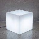 MACETERO CUADRADO LUZ LED CON CABLE NARCISO 40 40X40X36 CM