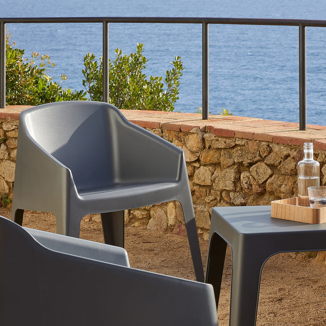 Ensemble Baku avec table et 2 chaises gris anthracite pour jardin et terrasse