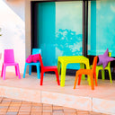 Set per bambini Julieta: tavolo blu e 4 sedie multicolori